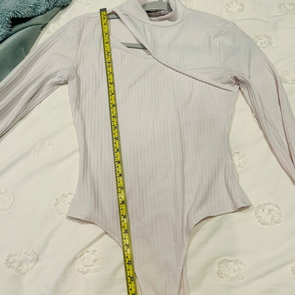 SO Goods for Life White Ribbed Cutout Long Sleeve Bodysuit – Size Small - Picture 6 of 6
